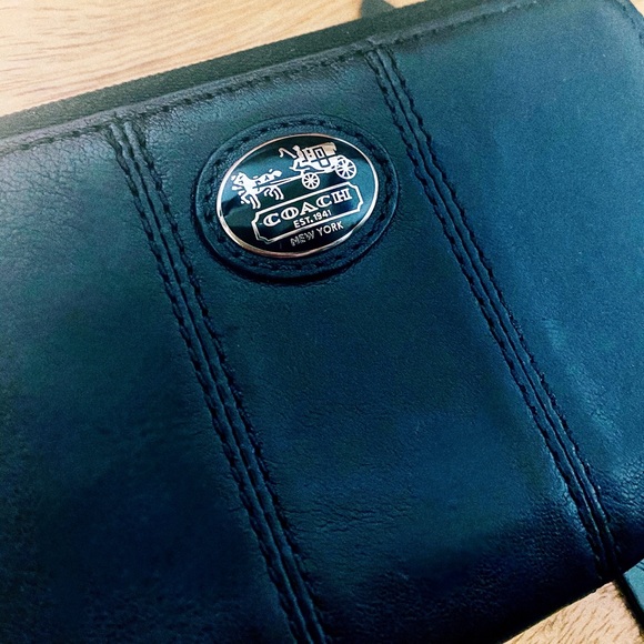 Coach zip around wallet - Picture 4 of 4